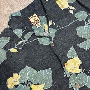 Tommy Bahama Hawaiian Shirt Men Medium Gray Yellow Short Sleeve Silk Floral